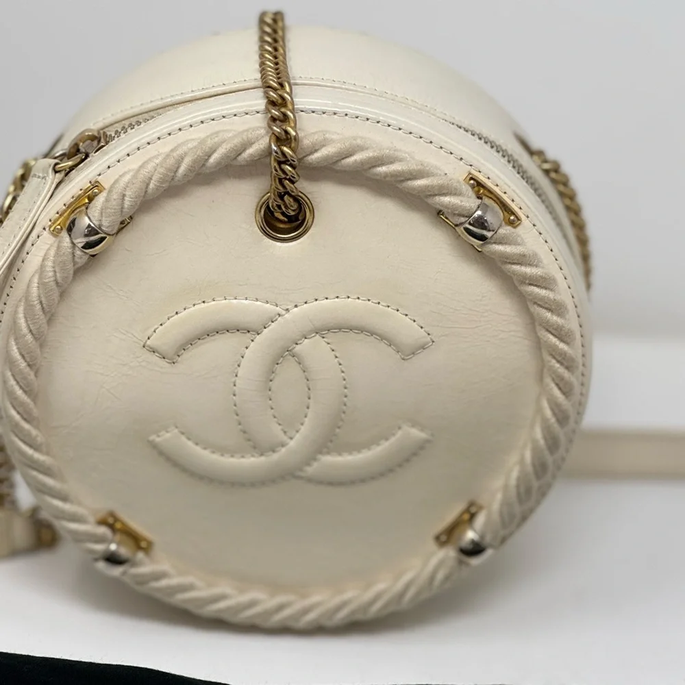 💎💯Authentic CHANEL Trendy CC Vanity Leather Bag (off white)